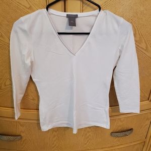 Like new Ann Taylor 3 quarter sleeve v neck. White. Size xs petite